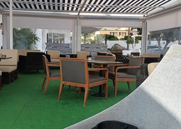 Cosy On Rooftop *